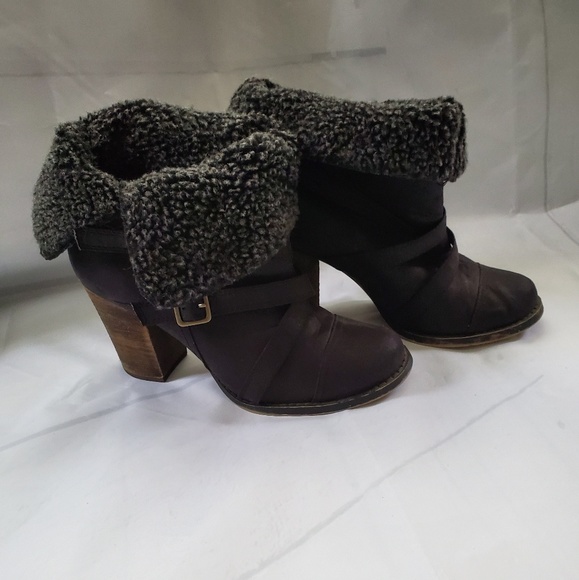- Black boots by Chinese Laundry - Picture 2 of 6